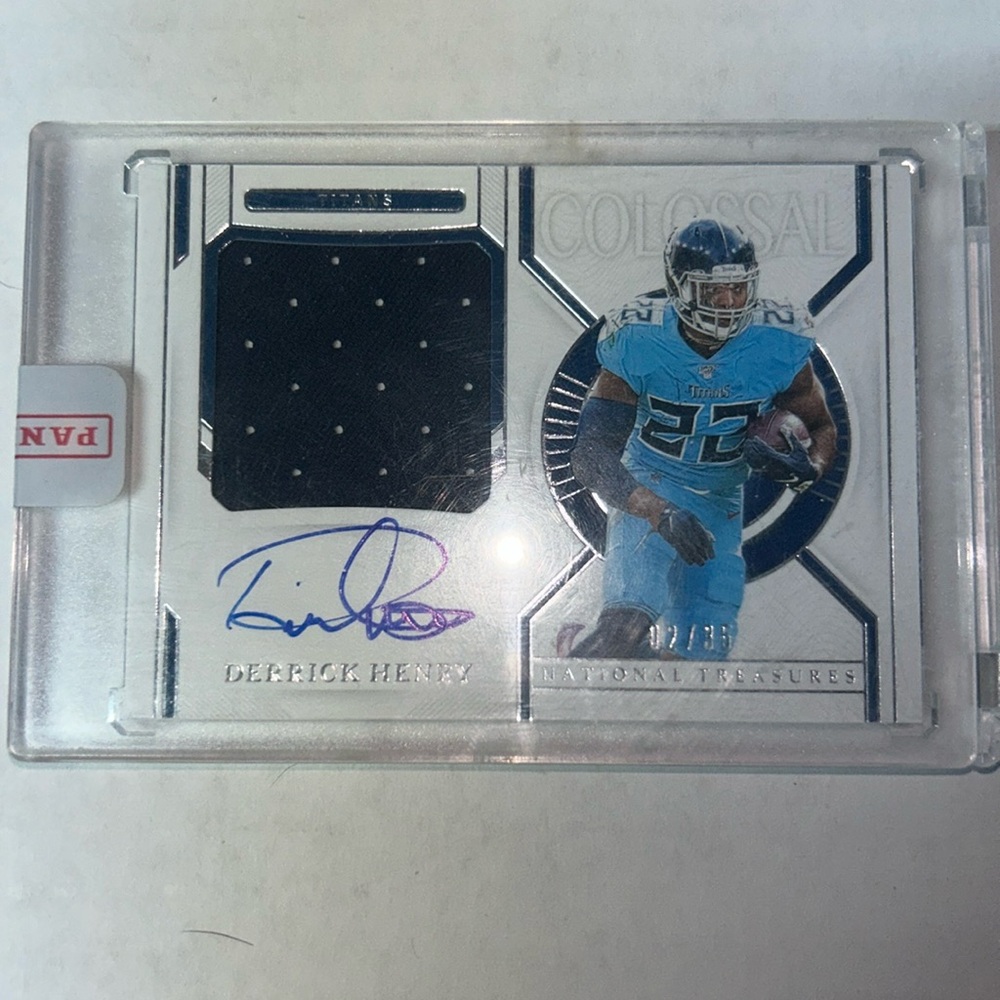 2020 National Treasures Colossal Derrick Henry Patch Auto /35 sealed from panini